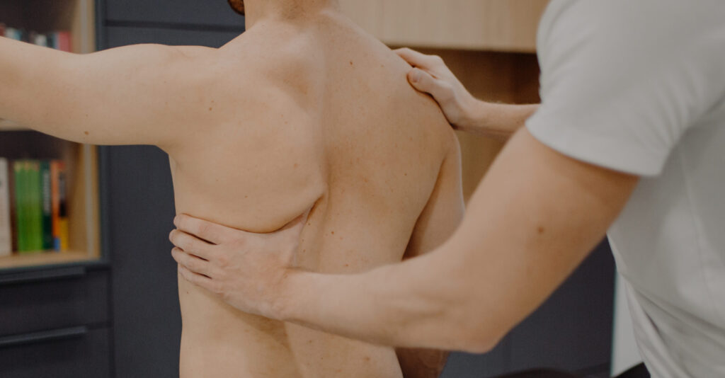 “Zła” postawa i ból – dlaczego jedno nie zależy od drugiego?